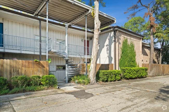 Building Photo - 8211 Katy Fwy Unit 16 Rental