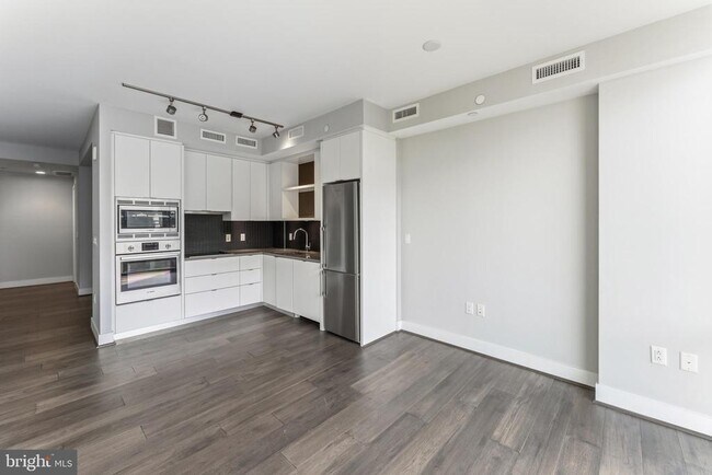 Photo - 1300 4th St SE Unit 902