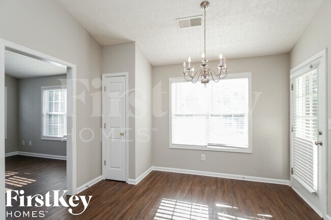 Photo - 90 Avonlea Dr