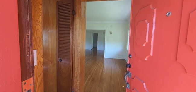 Entrance - 324 S Coronado St Unit 324