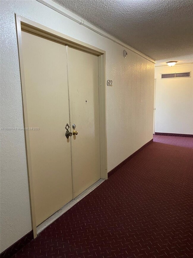 Photo - 16751 NE 9th Ave Unidad 612