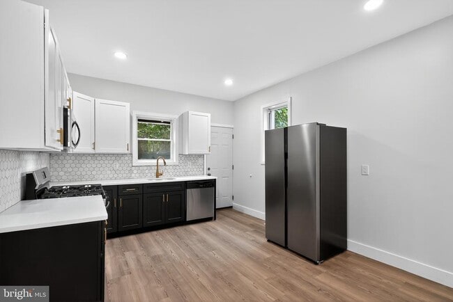 Photo - 283 Walnut St