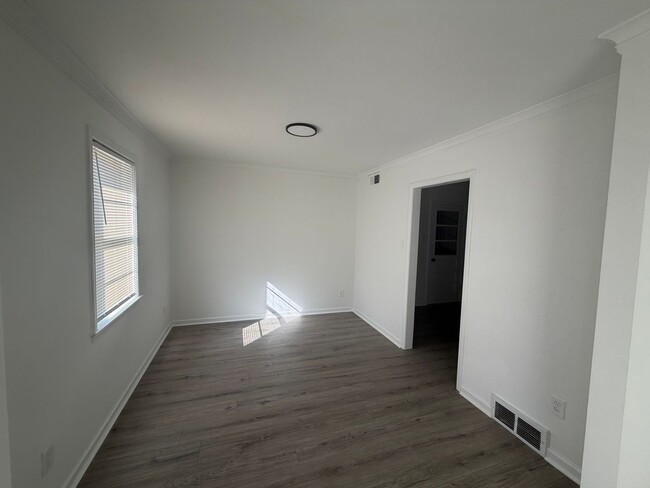 Photo - 1956 Edward Ave