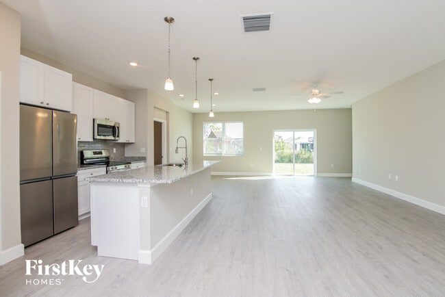 Photo - 109 Hillock Ave NW