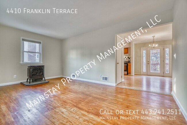 Photo - 3 Bedroom Home  W/ Large Fenced Yard!