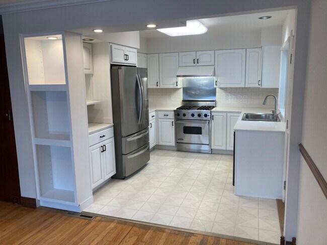 Photo - 2401 Bristol Rd