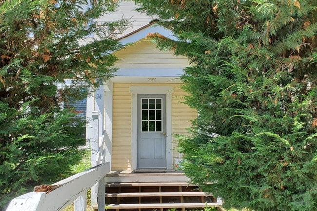 Building Photo - 34 Church St Rental