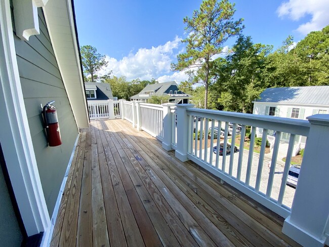 Photo - One Bedoom w/ Office Space, In the Heart of Old Town Bluffton! Unidad 301