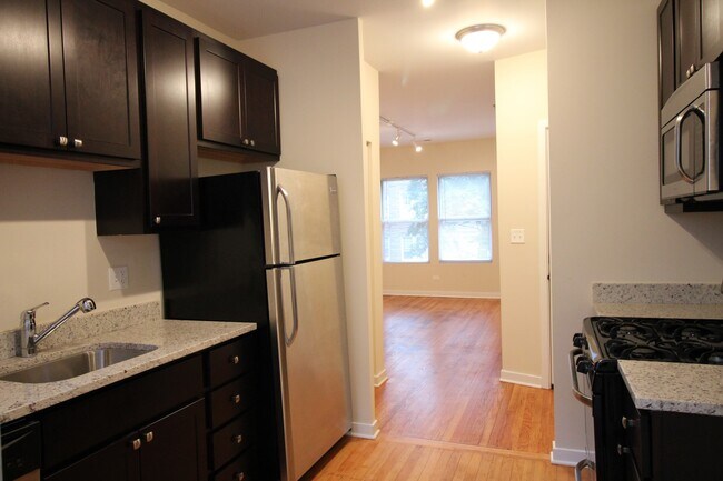Photo - 6975 N Greenview Ave Apartments Unit 2S