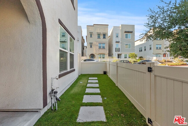 Photo - 749 Daniel Freeman Cir