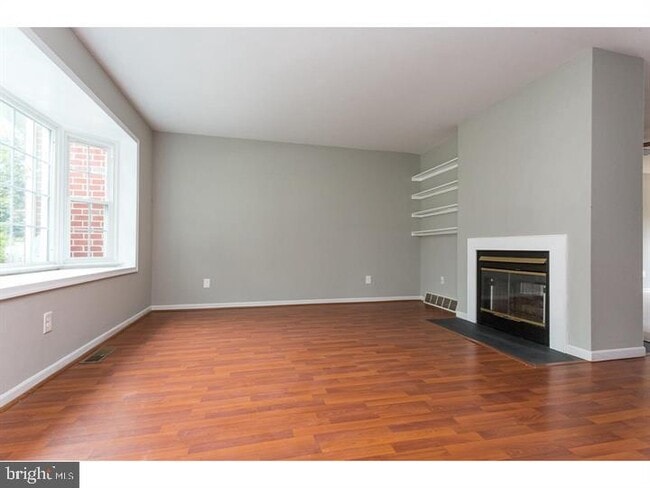 Photo - 1264 Longford Rd