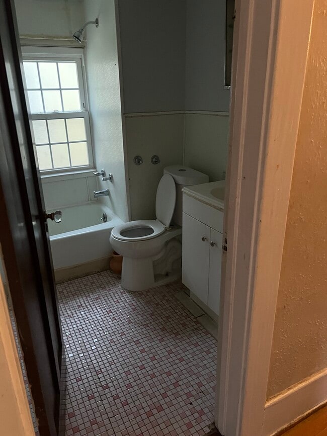 Photo - 35 Poultney Ave