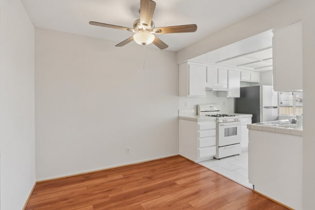 Photo - 700 E Cedar Ave Unidad 104