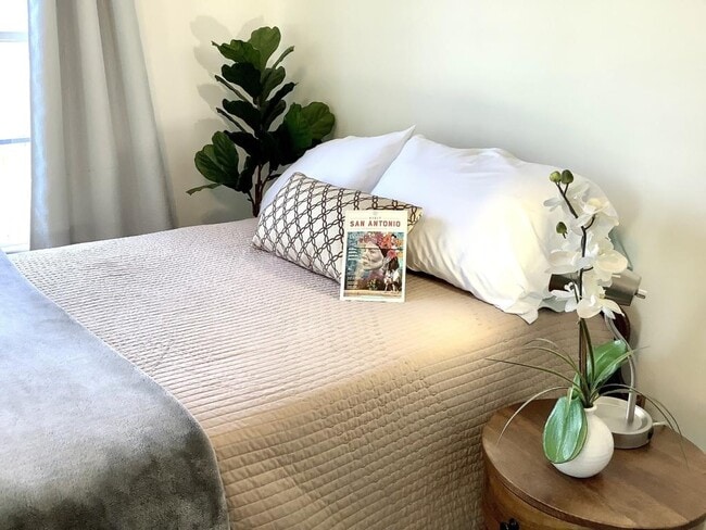 Photo - 1518 W Craig Pl