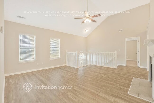 Photo - 442 Limerick Way