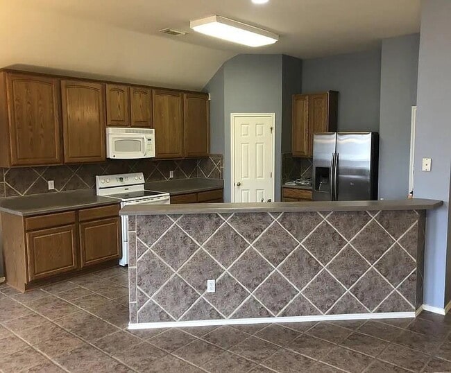 Photo - 1800 Briarton Ln N