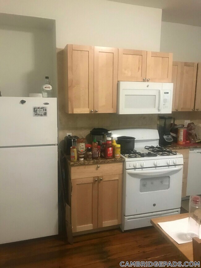 Photo - 254 Windsor St Unit 1R