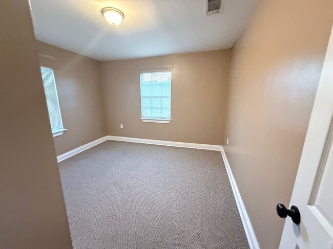 Photo - 2560 Madrid St