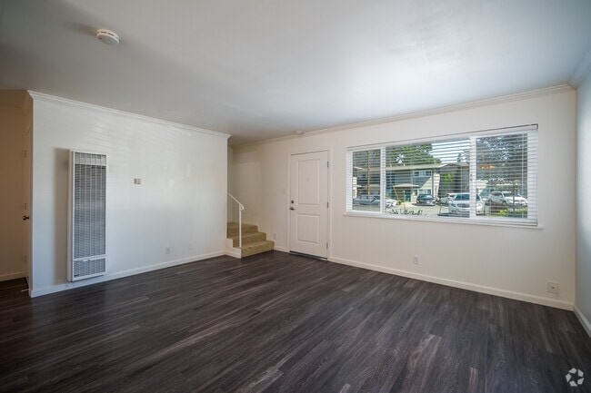2BR, 1.5BA - 918SF - Living Room