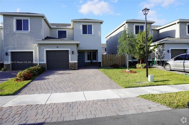 Building Photo - 864 SE 17th Ct Rental