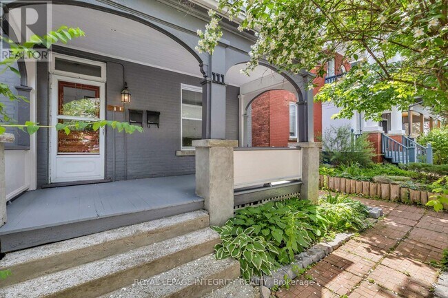 Photo - 111 Spadina Ave Unit 2