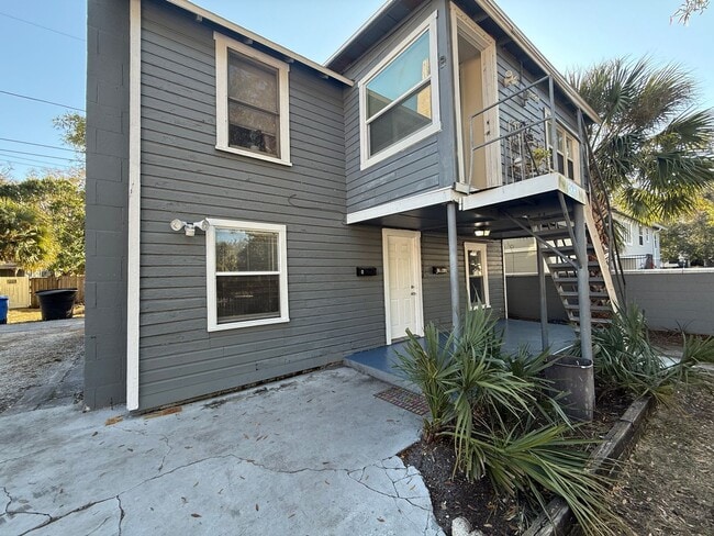 Building Photo - 320 21st Ave S