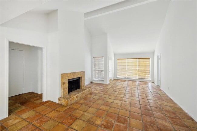 Building Photo - 2100 Tanglewilde St Unit 184 Rental