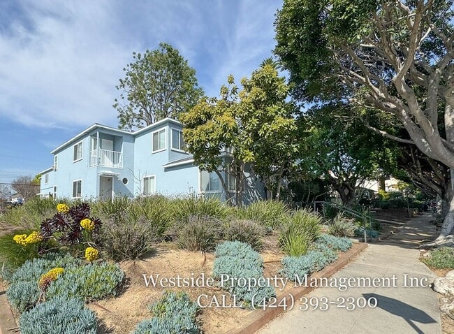 Building Photo - 2301 Oak St Unit A