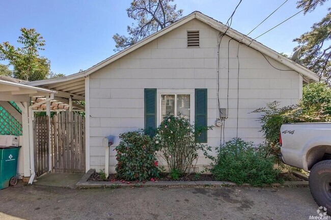 Building Photo - 636 Myrtle Ave Rental