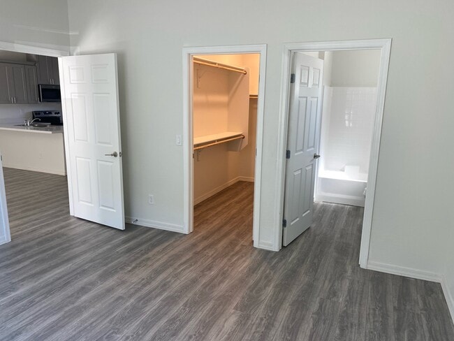 Photo - 836 Valley St