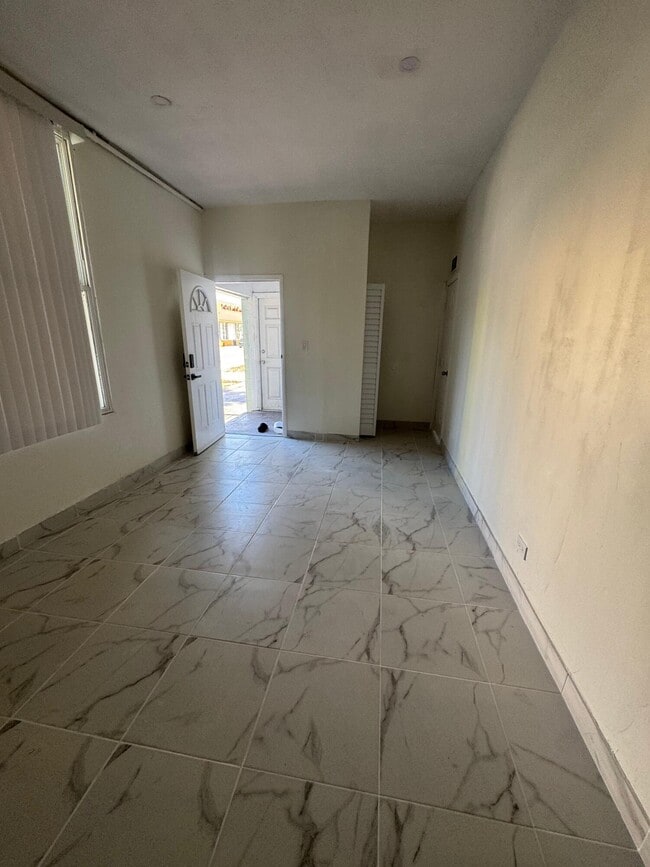 Photo - 804 Orange Ave Unidad B