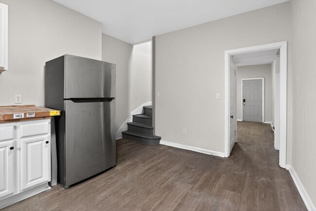 Photo - 553 Norman St