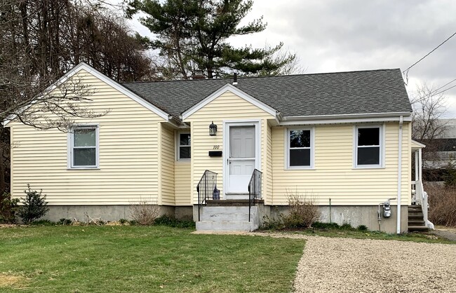 Photo - 100 Waller Rd