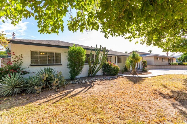 Photo - 5 BED, 2 BATH HOME WITH POOL IN THE BROADM...