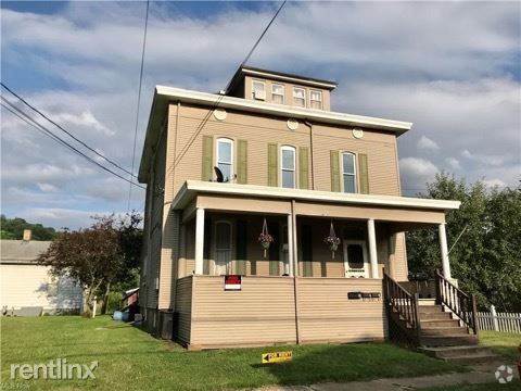 Building Photo - 1 br, 1 bath Triplex - 1400 Main Street 3 Rental