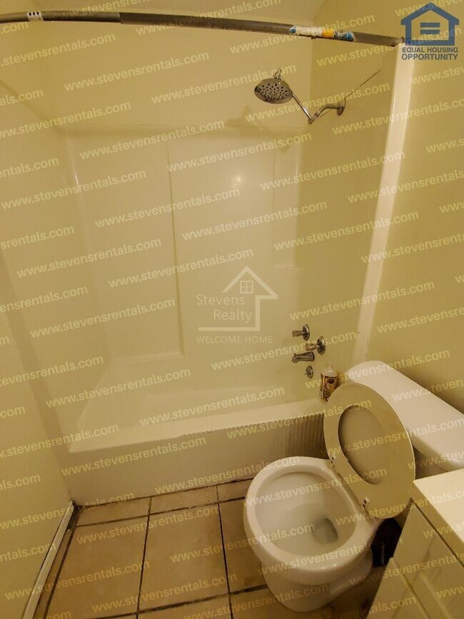 Photo - 2111 NW Lindy Ave