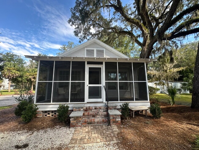 Photo - Low Country Cottage located in the Heart of Bluffton!