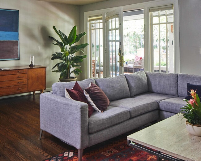 Building Photo - 3308 Cliff Rd Unit ID1019288P