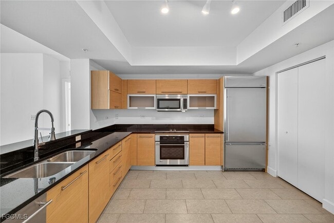 Photo - 3000 Oasis Grand Blvd Unidad 2307