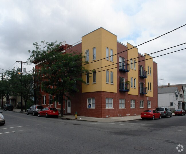 Photo - 136-142 Fleming Ave Apartments