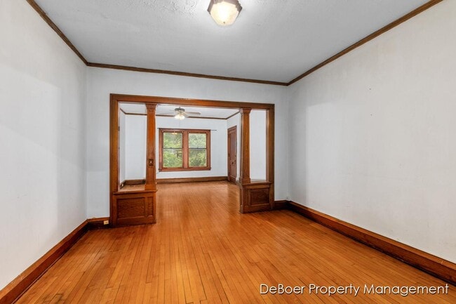 Photo - 301 W Dutton St