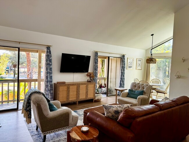 Building Photo - 2220 Bahia Vista St Unit G7