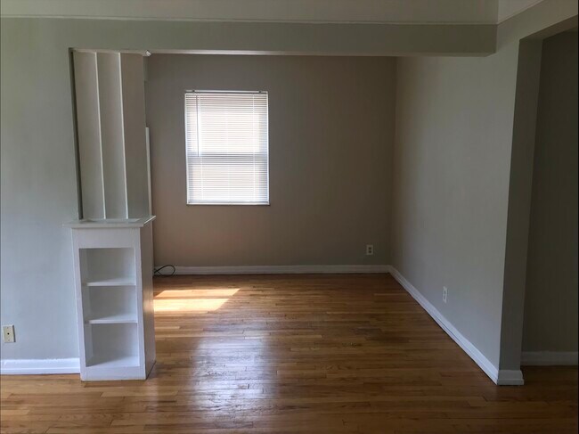 Dining - 6421 Plainfield Rd Unit 1