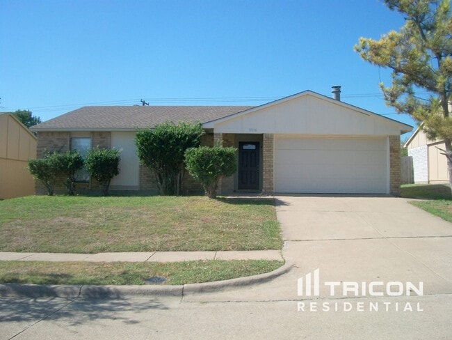 Building Photo - 9215 Sophora Dr Rental