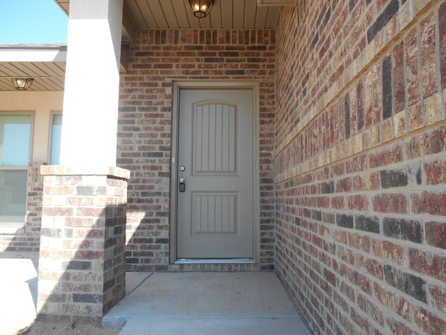 Photo - 6 or 8 month lease! Half off first full mo...
