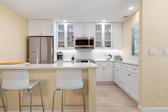 Photo - SEASONAL TROPICAL GETAWAY!