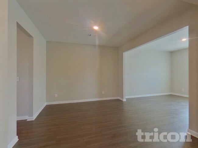 Photo - 1392 Deutz Dr