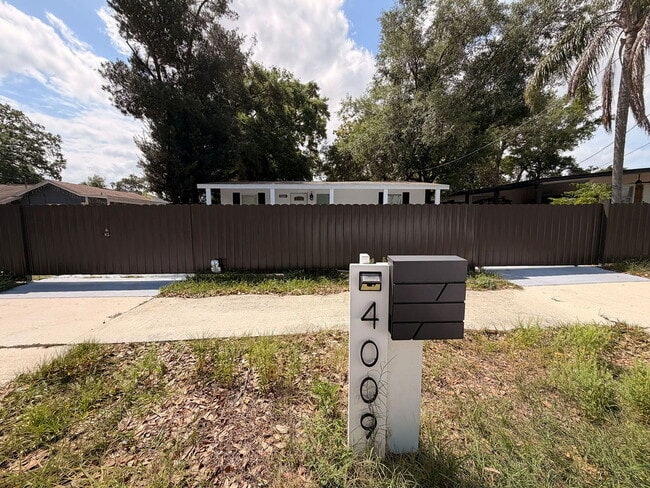 Photo - Home For Rent in Tampa - FULLY FENCED IN BACKYARD!