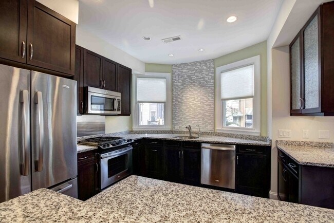 Photo - 627 Keefer Pl NW