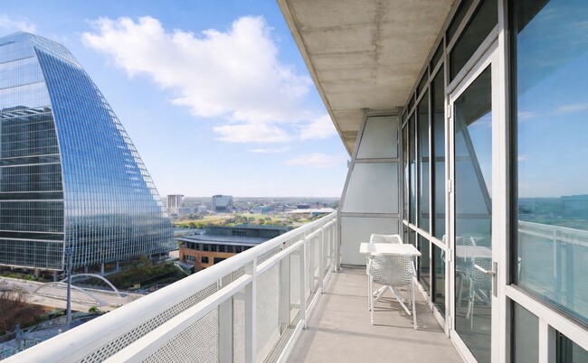 Photo - 222 West Ave Unidad Downtown Condo with Skyline & Lake View